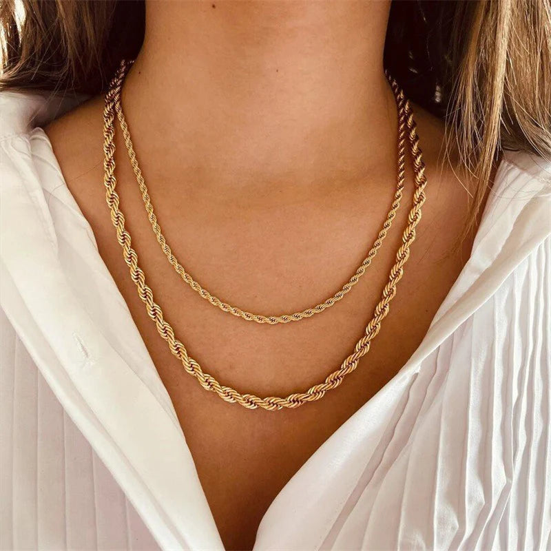 Olivia twisted chain necklace