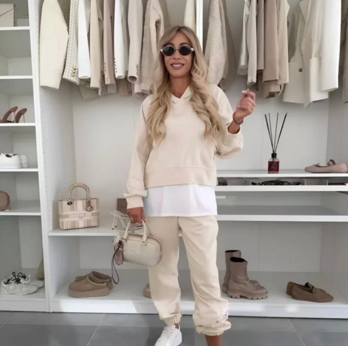 Zestaw Winter Chill – miejski płaszcz i casualowy styl