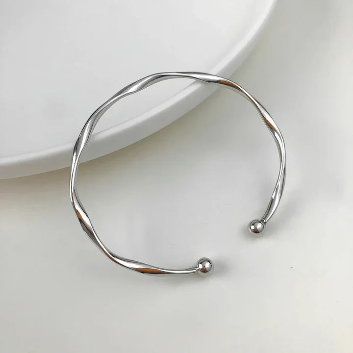 Elegant Twist Bracelet