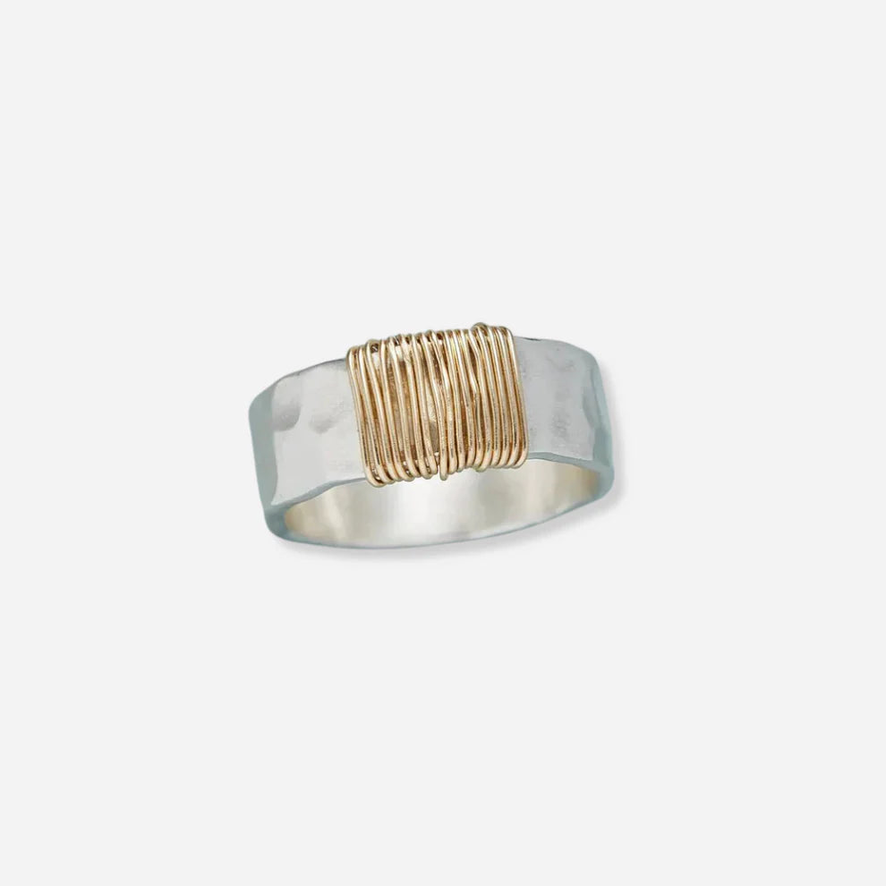 Lunari gold thread ring